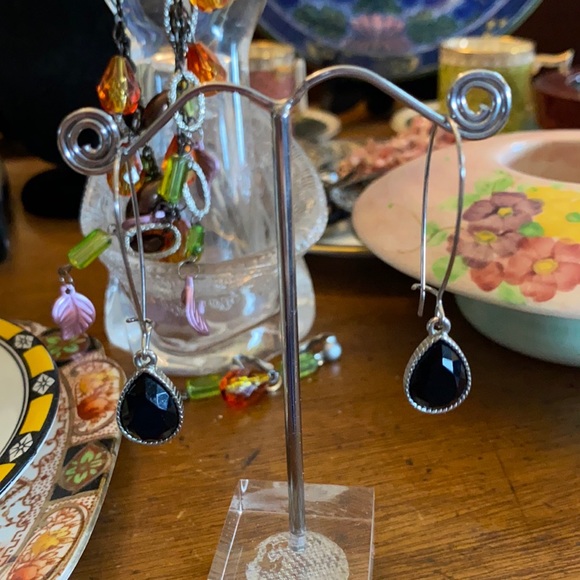 VINTAGE Black Crystal Silver Drop Earrings - Picture 4 of 8